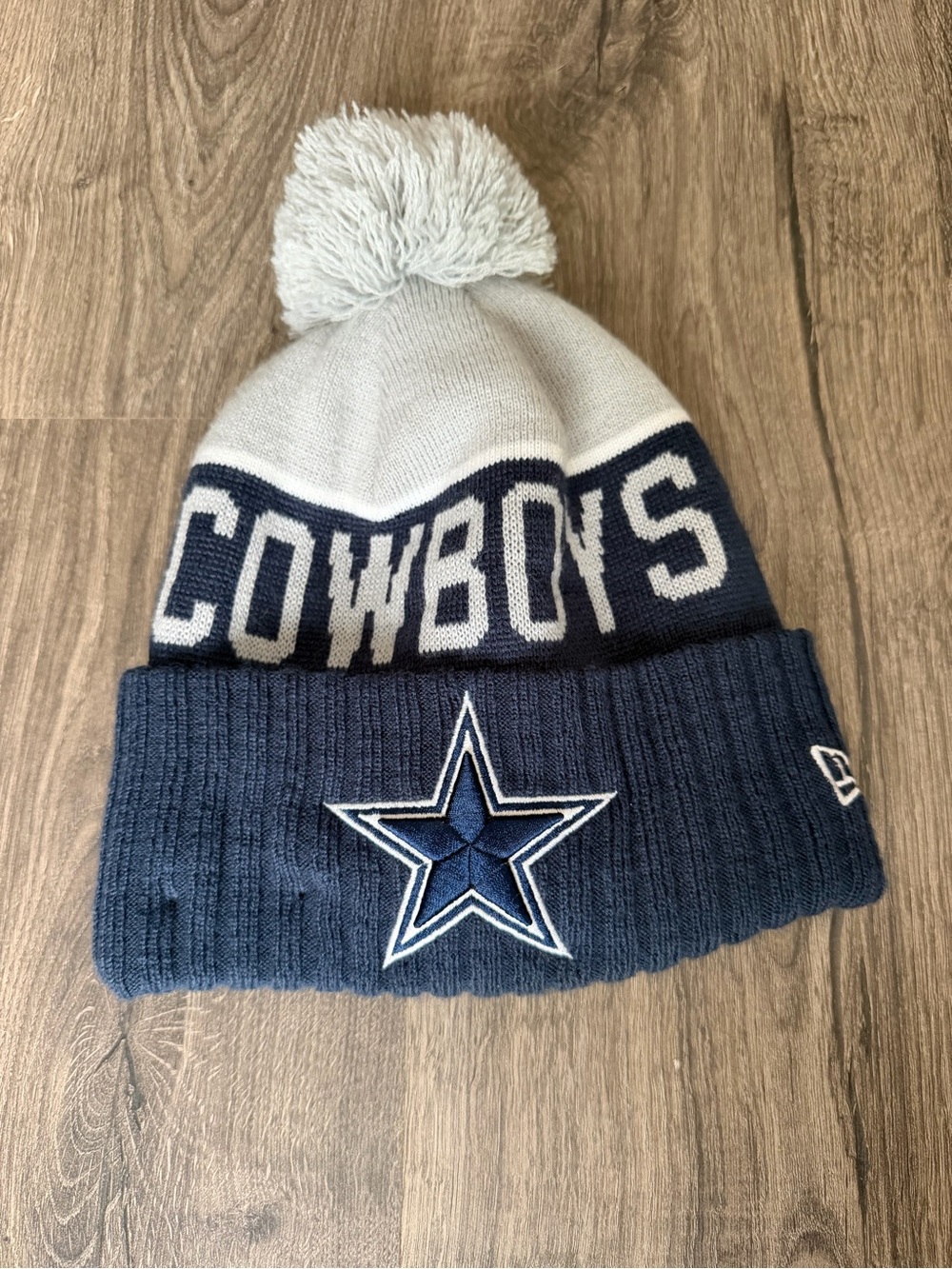 New Era Dallas Cowboys Pom Beanie - White and Navy
